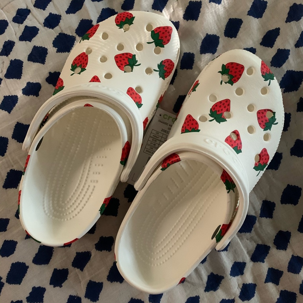 strawberry crocs